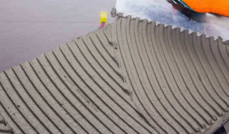 applying-tile-adhesive-tile