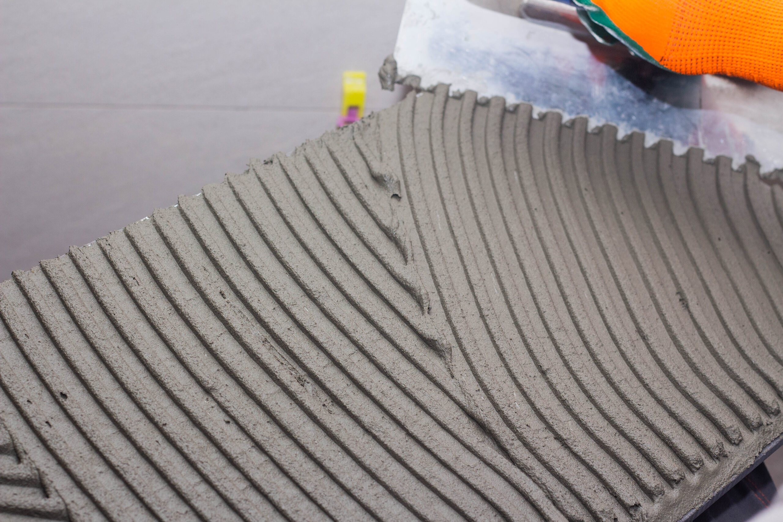 applying-tile-adhesive-tile